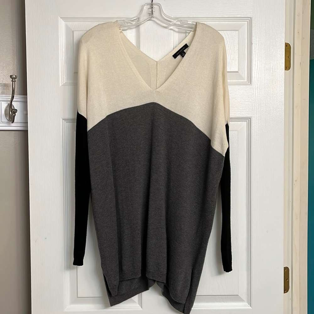 Multicolor V-neck tunic sweater that looks amazing over leggings!
